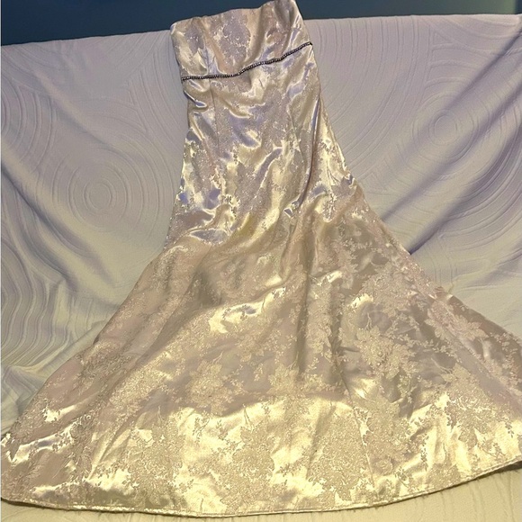 Jump Dresses & Skirts - Beautiful Vintage Strapless Gown in champagne pink with matching shawl